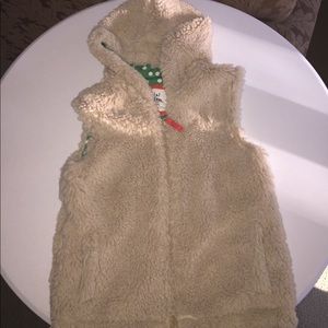 Cream Colored Fuzzy Faux Fur Sweater Vest🧣👚